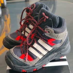 Adidas toddler shoes size 7